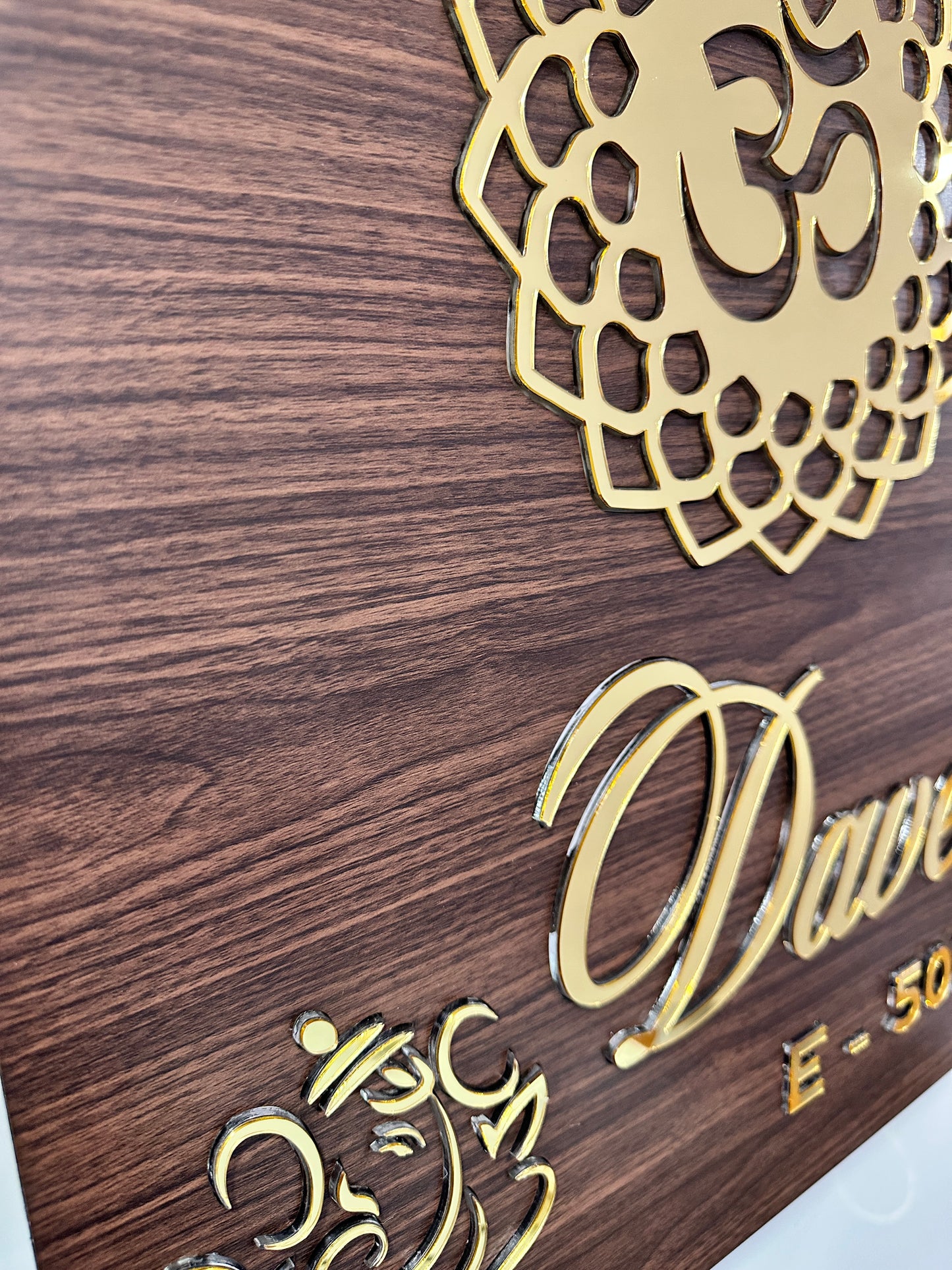 Om LED Name plate