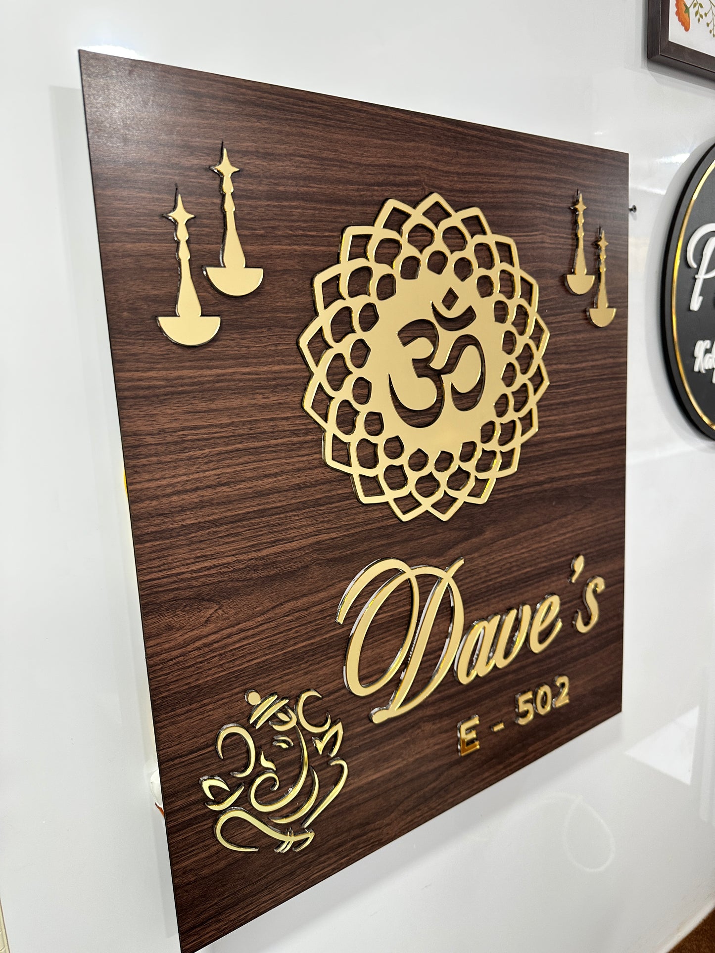 Om LED Name plate